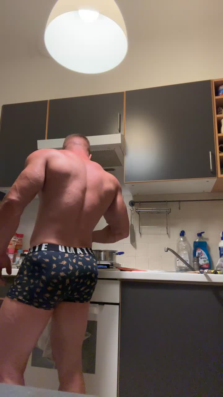 View or download file bigwhitebull on 2023-07-12 from cam4